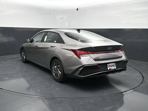 Used 2024 Hyundai Elantra SEL FWD image 6