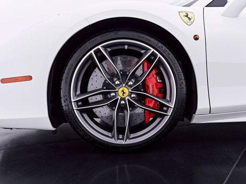Used 2019 Ferrari 488 Spider RWD image 3
