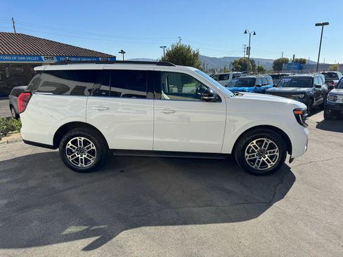 Used 2025 Ford Expedition Active AWD/4WD image 2