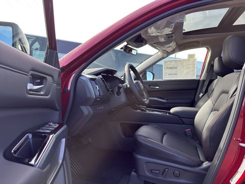 New 2026 Nissan Pathfinder SL image 11