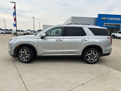 Used 2023 Hyundai Palisade SEL w/ Premium Package AWD/4WD image 3