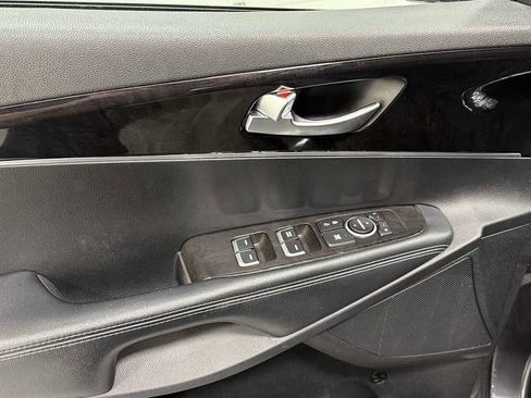 Used 2017 Kia Sorento LX w/ LX Convenience Package image 15