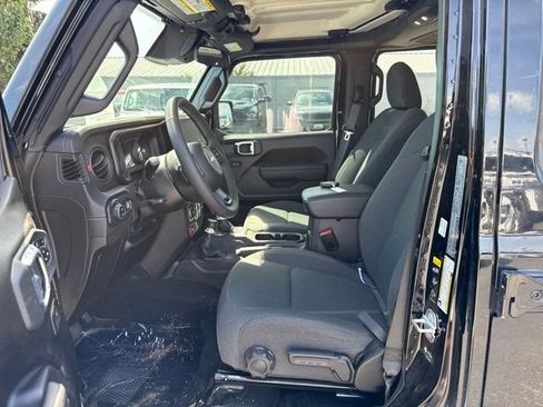 Used 2026 Jeep Gladiator Rubicon AWD/4WD image 13