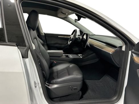Certified 2023 Tesla Model Y Long Range AWD/4WD image 13