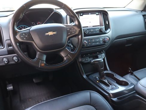 Used 2017 Chevrolet Colorado Z71 w/ Z71 Midnight Edition AWD/4WD image 4
