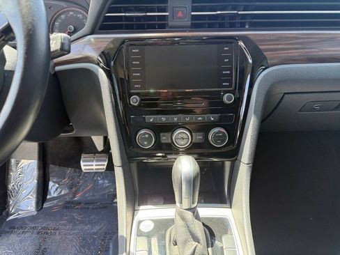 Used 2020 Volkswagen Passat 2.0T SEL FWD image 11