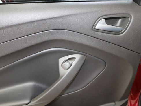 Used 2018 Ford Escape SE w/ Ford Safe & Smart Package image 32