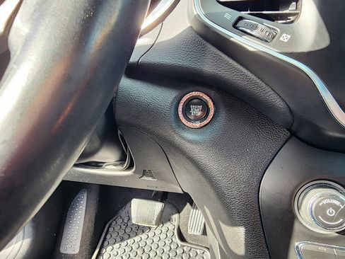 Used 2019 Jeep Cherokee Latitude Plus w/ Cold Weather Group image 16