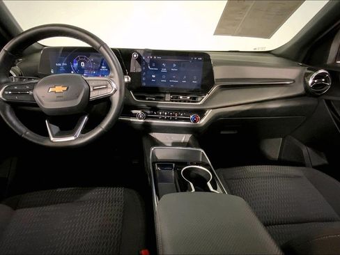 Used 2025 Chevrolet Equinox LT FWD image 16