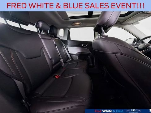Used 2022 Jeep Compass Latitude w/ Sun and Sound Group AWD/4WD image 27