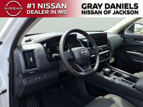 New 2026 Nissan Pathfinder SL FWD image 11