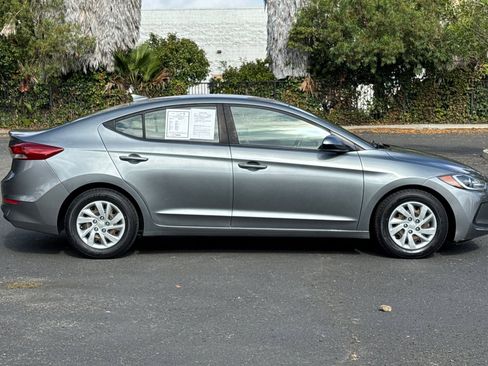 Used 2017 Hyundai Elantra SE image 2
