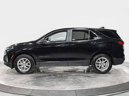 Used 2022 Chevrolet Equinox LT image 2