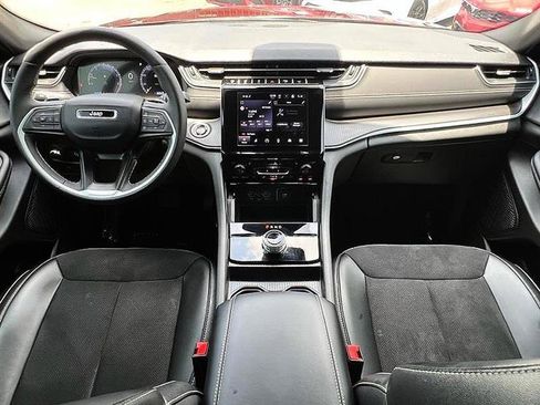 Used 2024 Jeep Grand Cherokee L Altitude AWD/4WD image 19