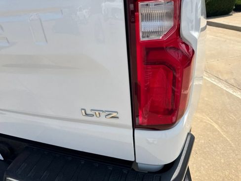 Used 2019 Chevrolet Silverado 1500 LTZ w/ LTZ Premium Package AWD/4WD image 7