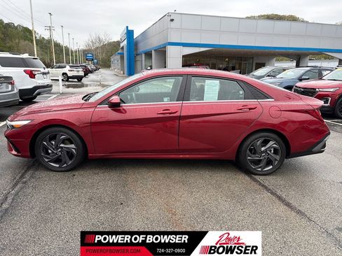 Used 2025 Hyundai Elantra SEL FWD image 2