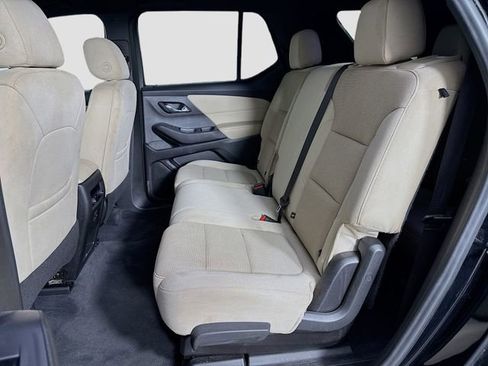 Used 2022 Chevrolet Traverse LS image 11