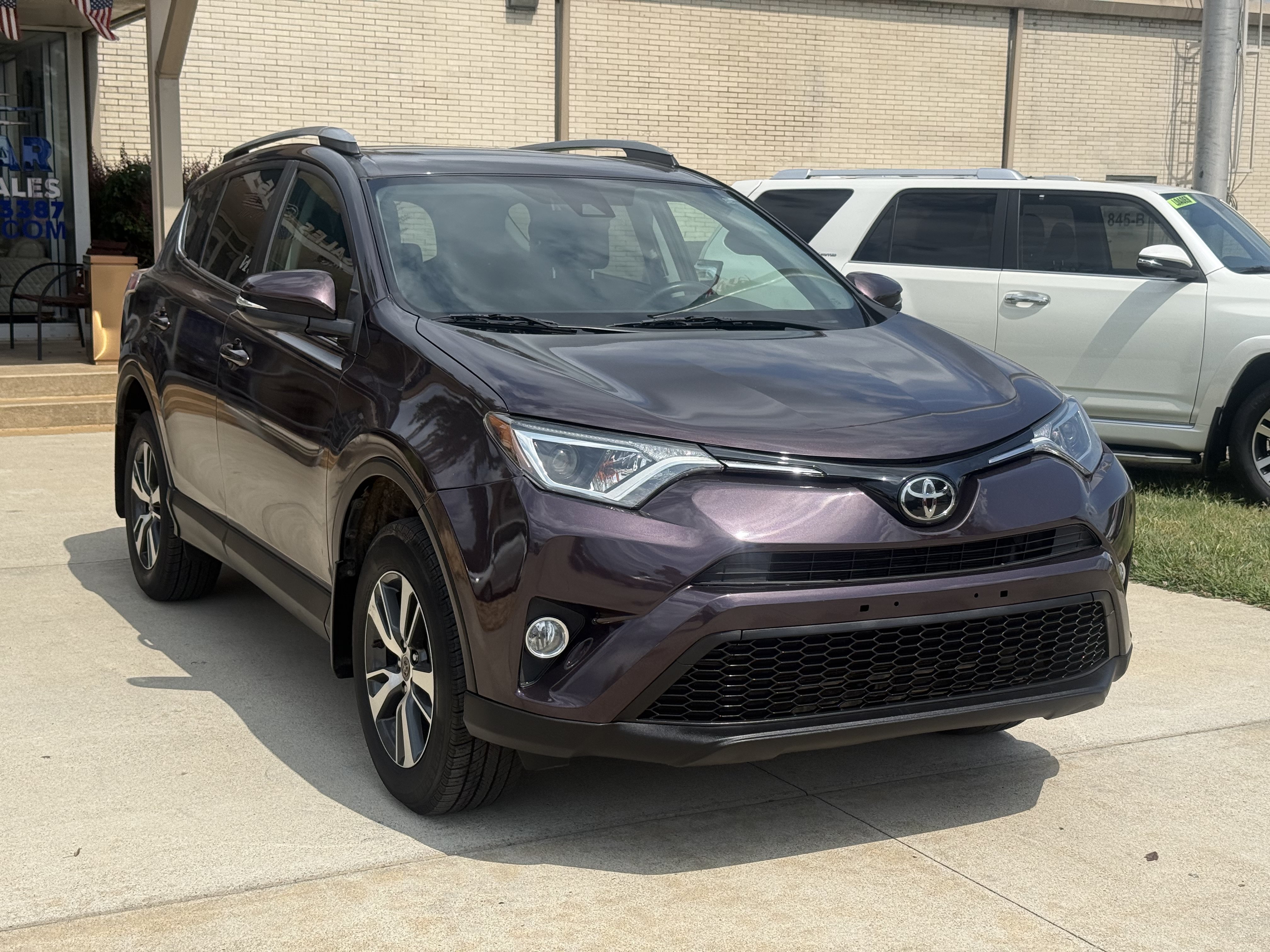 Used 2017 Toyota RAV4 XLE FWD image 3