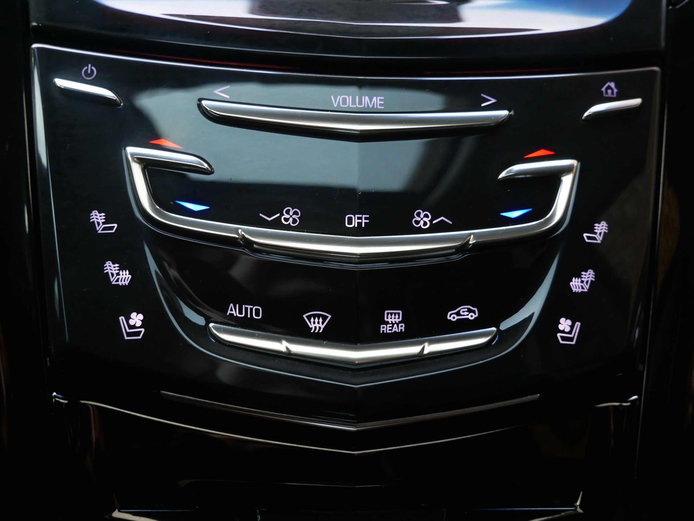 Used 2019 Cadillac Escalade Premium Luxury AWD/4WD image 19
