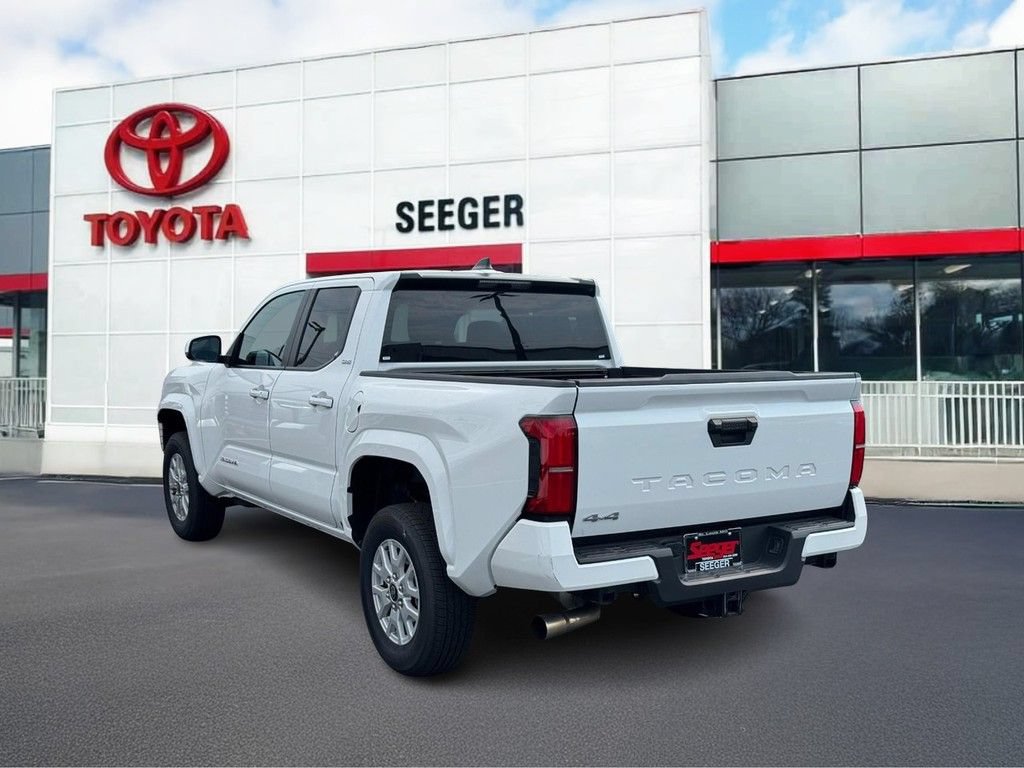 Used 2025 Toyota Tacoma SR5 AWD/4WD image 7
