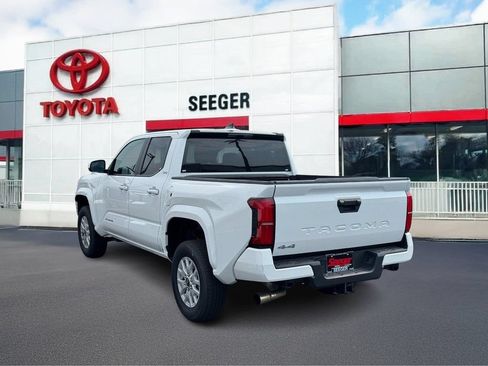 Used 2025 Toyota Tacoma SR5 AWD/4WD image 7