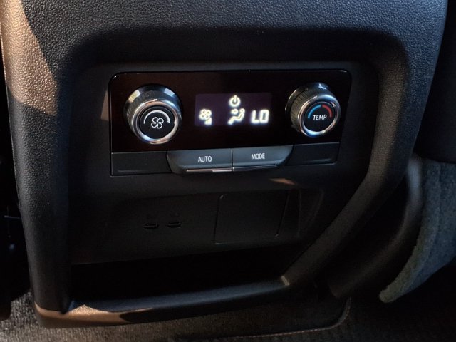 Used 2026 Chevrolet Traverse LT FWD image 11