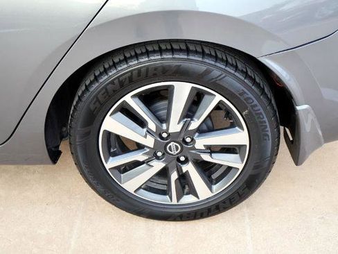 Certified 2022 Nissan Versa SV w/ Electronics Package image 10