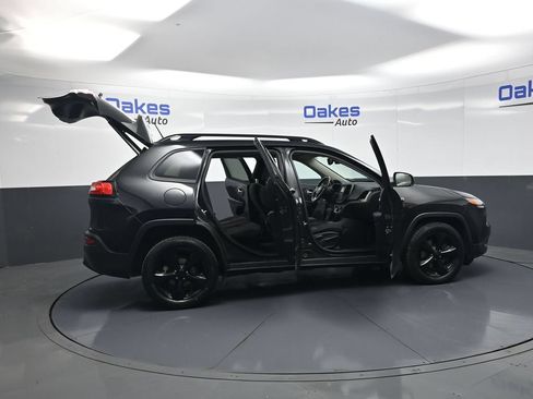 Used 2015 Jeep Cherokee Latitude w/ Comfort/Convenience Group FWD image 53