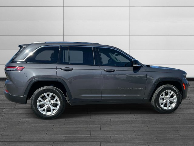 Used 2023 Jeep Grand Cherokee Limited RWD image 3