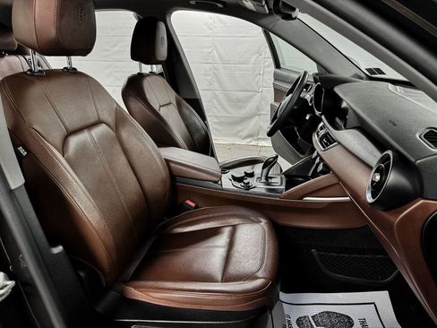 Used 2018 Alfa Romeo Stelvio AWD image 10