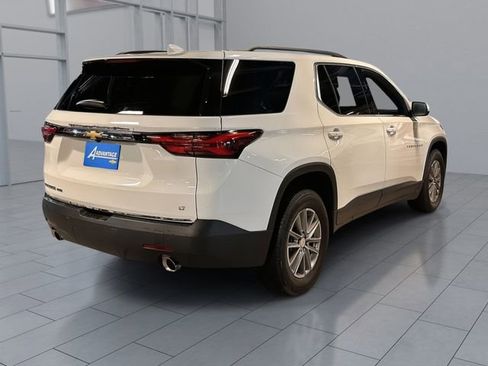 Used 2023 Chevrolet Traverse LT image 2