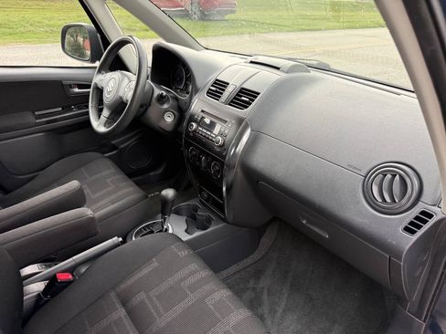 Used 2011 Suzuki SX4 AWD Hatchback image 25