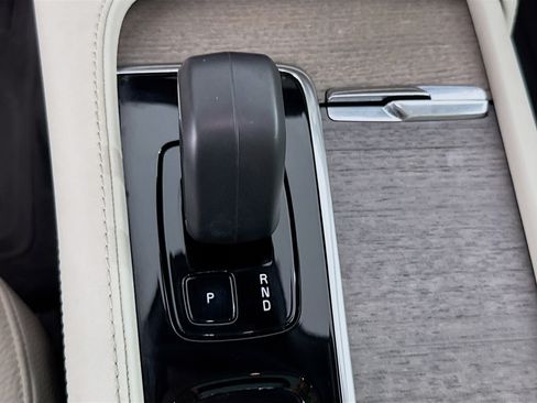 Used 2023 Volvo XC90 B6 Plus w/ Protection Package Premier AWD/4WD image 18