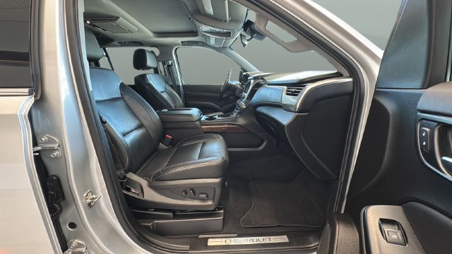 Used 2019 Chevrolet Suburban LT AWD/4WD image 19