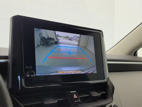 Used 2025 Toyota Corolla LE FWD image 28