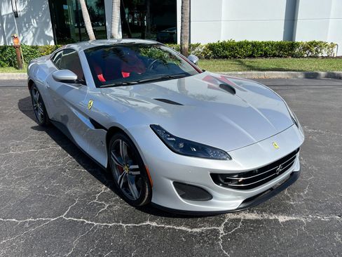 Used 2019 Ferrari Portofino image 13