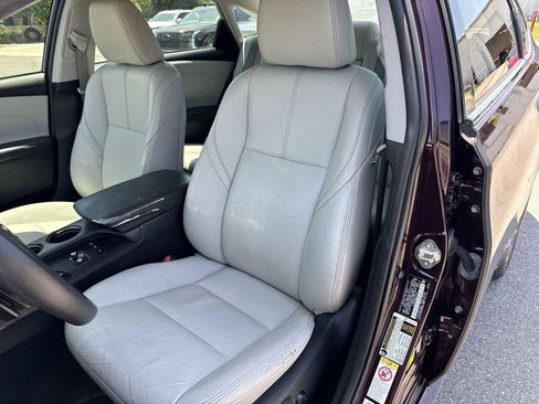 Used 2016 Toyota Avalon XLE FWD image 15