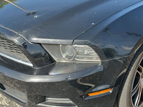 Used 2014 Ford Mustang Convertible RWD image 9