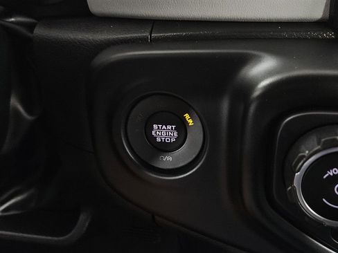 Used 2022 Jeep Wrangler Unlimited Sahara image 17