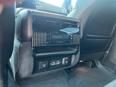 Used 2024 Jeep Wagoneer Series II w/ Flexible Seating Group RWD image 20