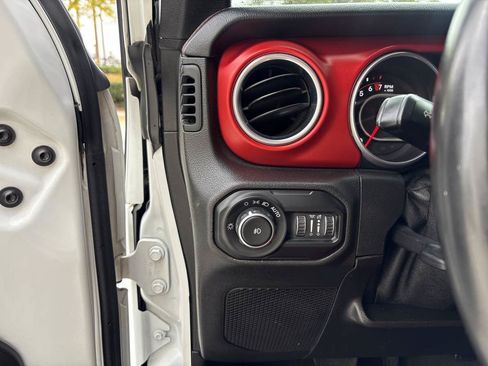 Used 2018 Jeep Wrangler Unlimited Rubicon AWD/4WD image 22