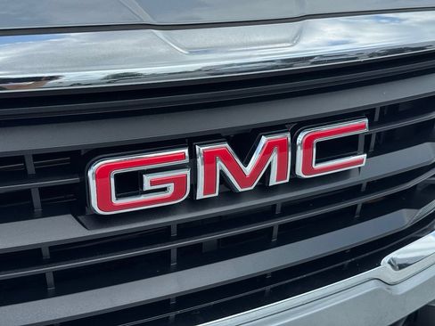 Used 2024 GMC Terrain SLE FWD image 8