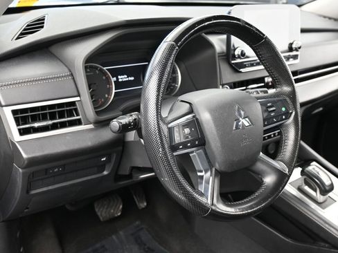 Used 2022 Mitsubishi Outlander SEL image 16