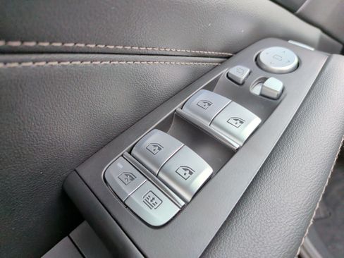Used 2024 BMW X7 xDrive40i w/ Premium Package AWD/4WD image 31