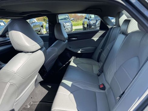 Certified 2022 Toyota Avalon Limited image 9