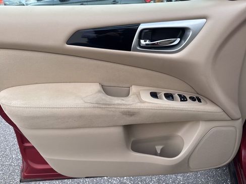 Used 2015 Nissan Pathfinder SV image 19