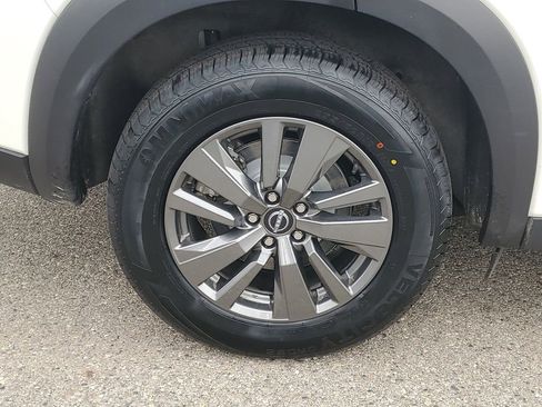 Used 2024 Nissan Pathfinder SV image 5