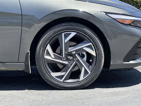 New 2025 Hyundai Elantra SEL image 40