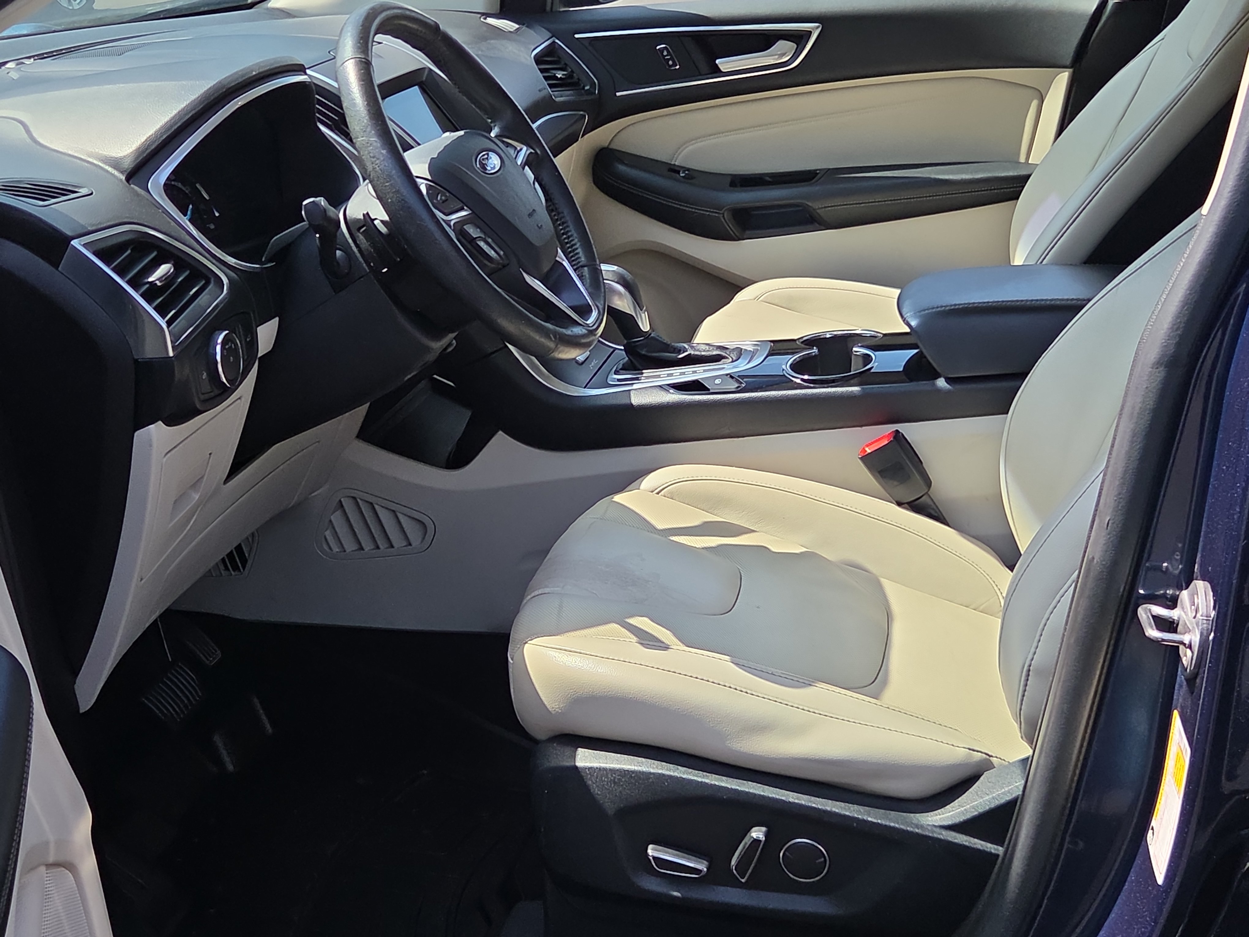 Used 2017 Ford Edge Titanium w/ Equipment Group 301A FWD image 9
