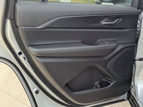 New 2025 Jeep Grand Cherokee L Laredo RWD image 15